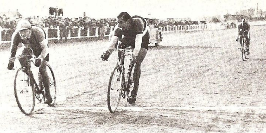 Controversal finish of Paris-Roubaix 1936